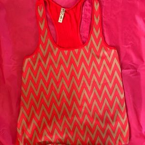 Cute tank, medium, excellent condition